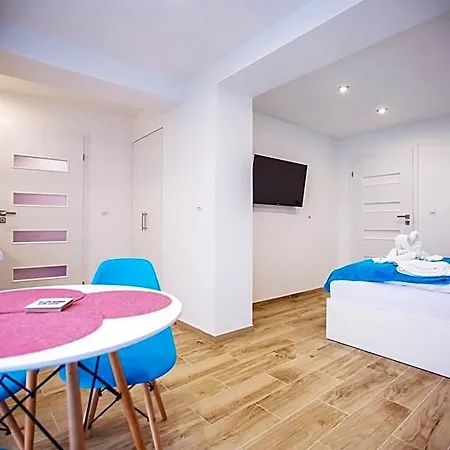 Adonis Aparthotel