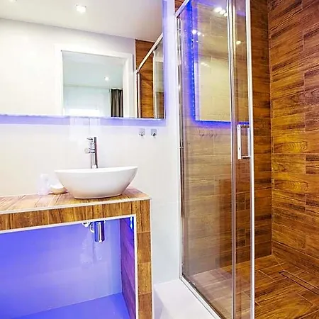 Adonis Aparthotel