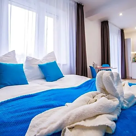 Adonis Aparthotel 3*